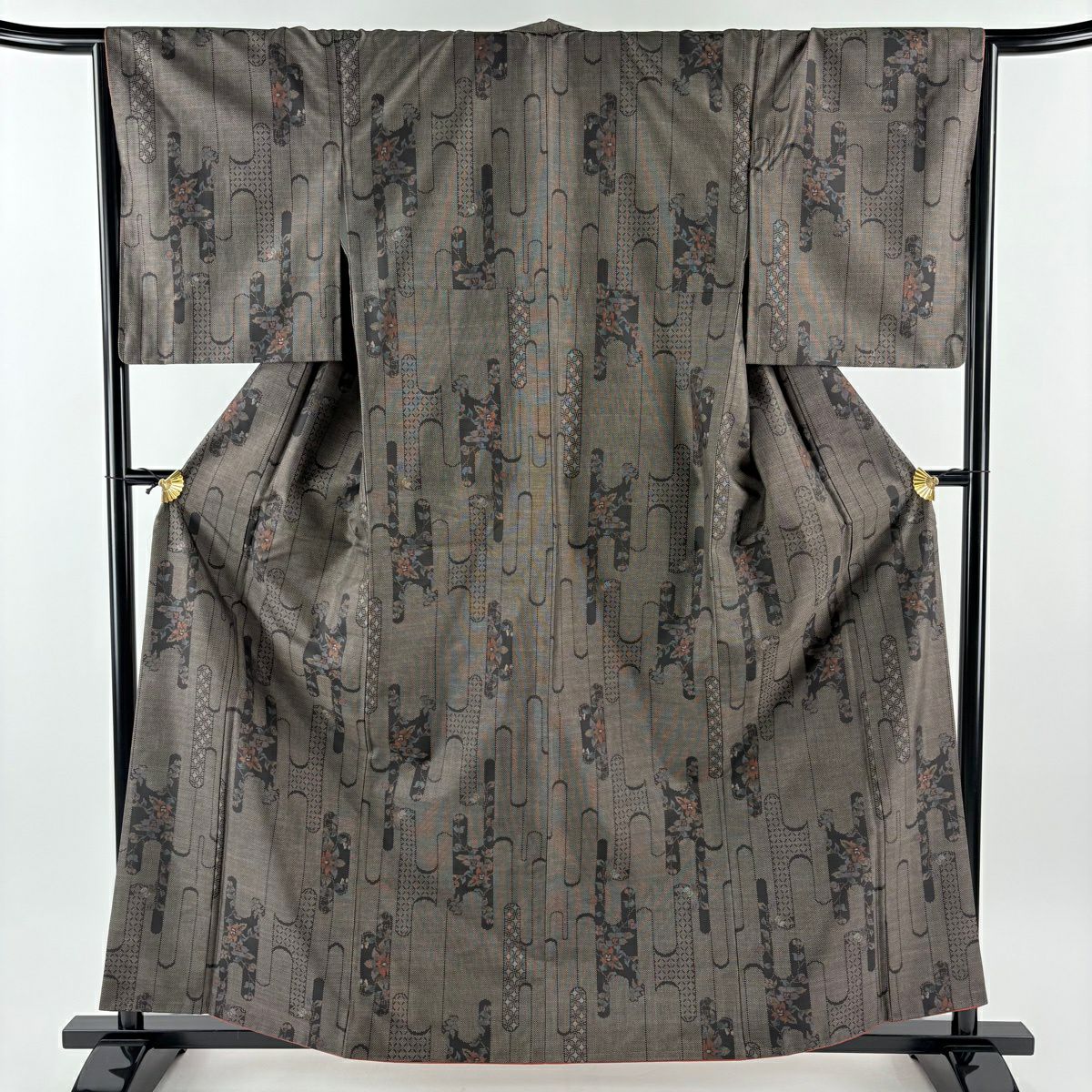 ★専用★紬 こげ茶 葉 枝 トールサイズ 身丈165cm 裄丈67cm 袷 正絹 美品】 紬 身丈166cm 裄丈66cm M 袷 草花 焦茶色 正絹 秀品｜中古