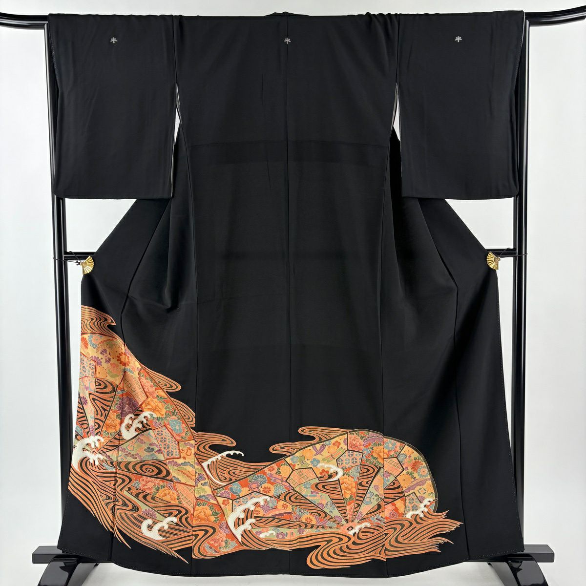 黒留袖 身丈162cm 裄丈66cm M 袷 落款あり 巻物 花鳥 金彩 黒 正絹