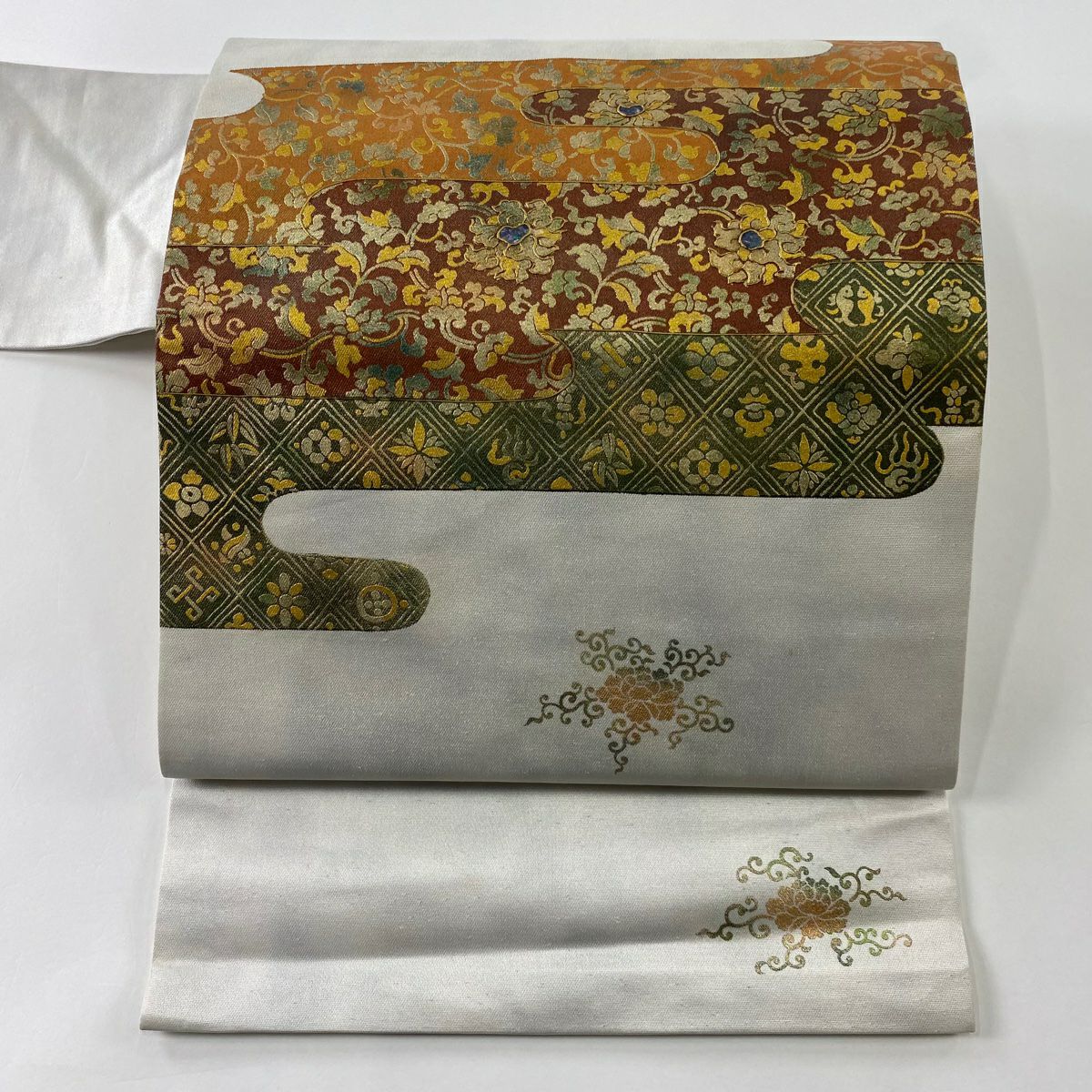 在庫一掃】 名古屋帯 秀品 花唐草 ヱ霞 螺鈿 金彩 銀色 正絹｜中古