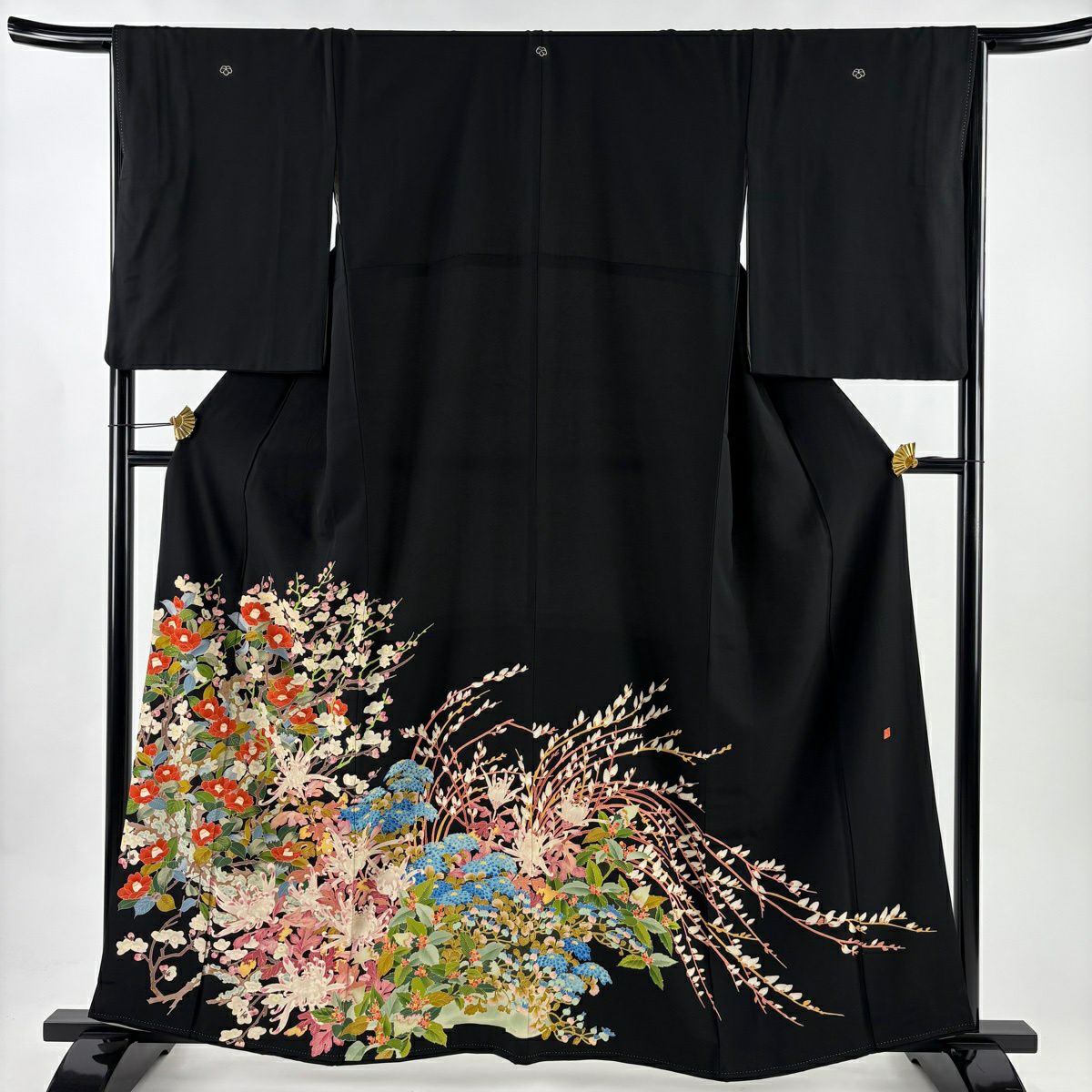 黒留袖 身丈162cm 裄丈66cm M 袷 落款あり 巻物 花鳥 金彩 黒 正絹