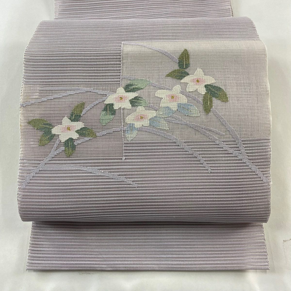 【名古屋帯】未使用品✾やさしい縞に咲く牡丹と萩/刺繍/グレー/八寸/377cm 名古屋帯 優品 夏帯 八寸名古屋帯 トンネル仕立て 苫舟 葦 銀糸 箔 紫
