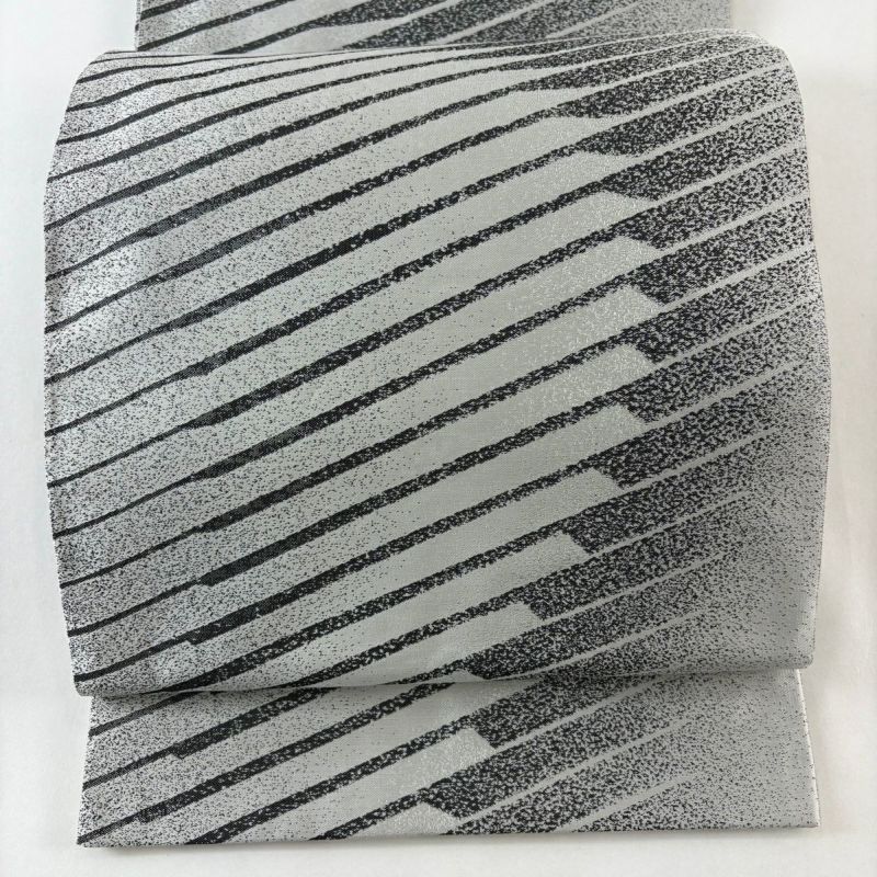 美品】 袋帯 名品 紗縞 幾何学模様 灰色 全通 正絹|中古・古着 美品】 袋帯 名品 紗縞 幾何学模様 灰色 全通 正絹|中古・古着