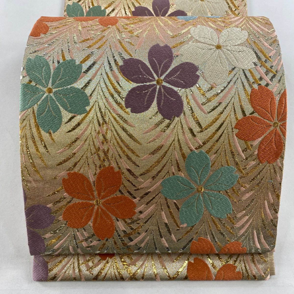 袋帯 美品 名品 手先二通り 人物 山鉾 金糸 刺繍 薄茶色 お太鼓 袋帯 美品 名品 手先二通り 人物 山鉾 金糸 刺繍 薄茶色 お太鼓