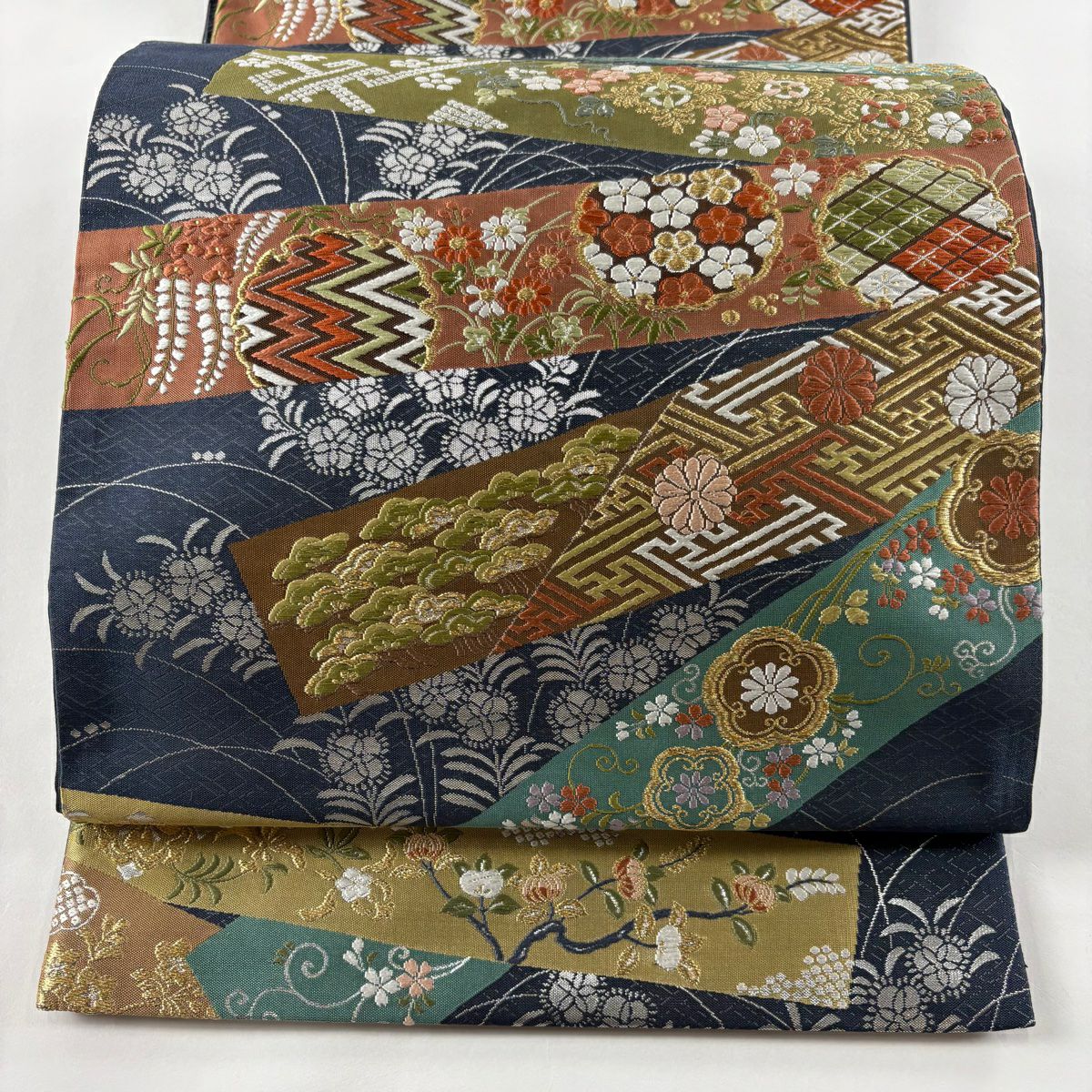 袋帯 秀品 蝶 草花 金彩 紫 全通 正絹｜中古・古着・リサイクル着物