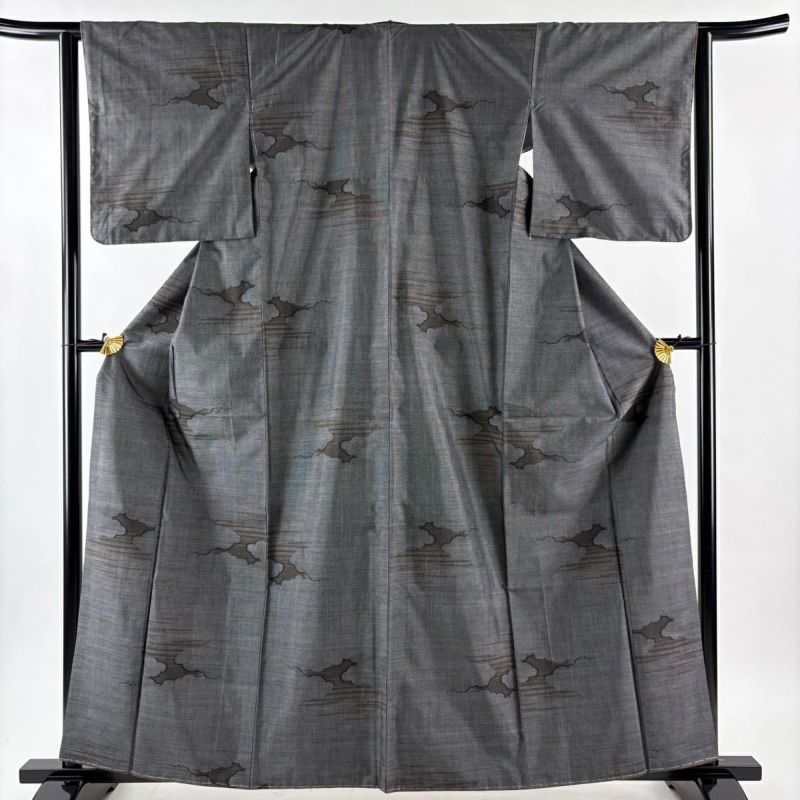 美品】 大島紬 身丈160cm 裄丈63.5cm S 袷 証紙あり 雲文 霞 黒灰 正絹
