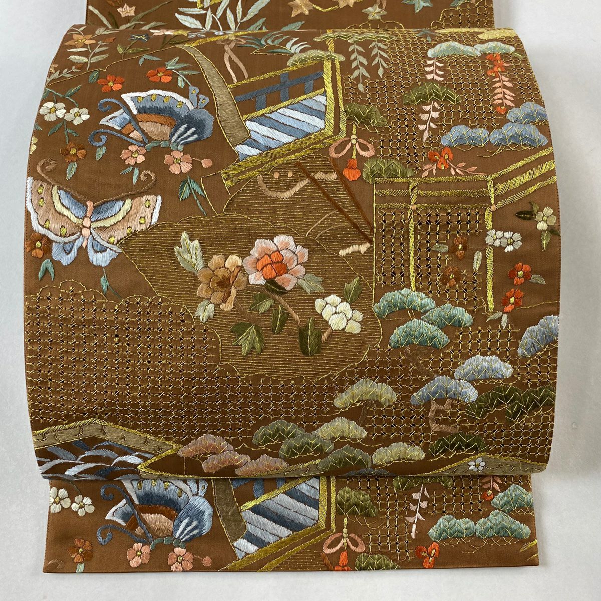 袋帯 逸品 華文 草花 金糸 刺繍 ベージュ 全通 正絹｜中古・古着