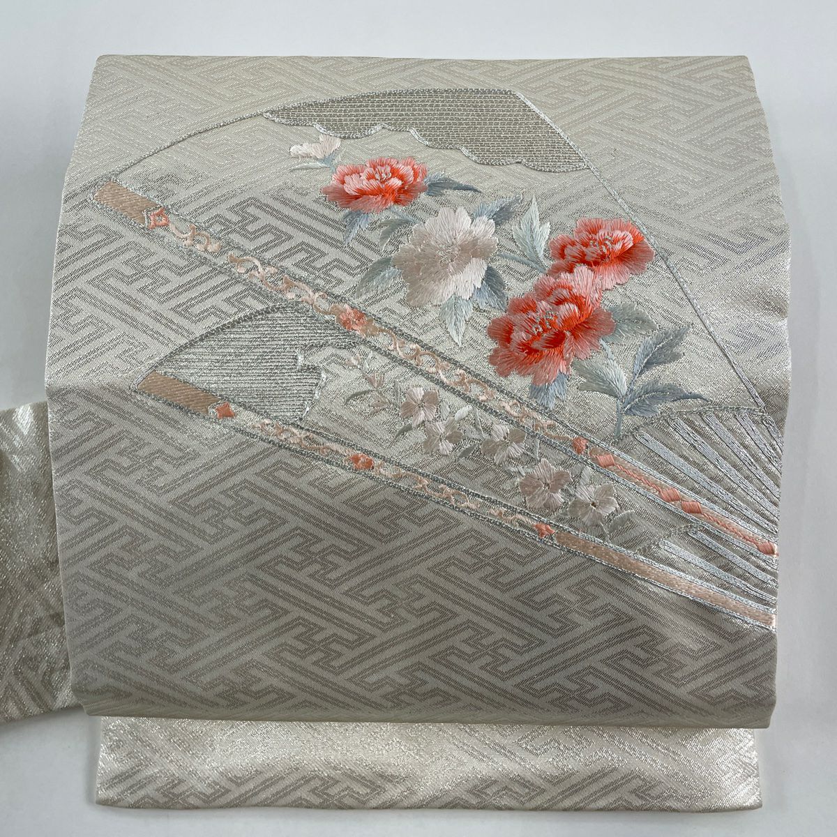 名古屋帯 優品 桜 刺繍 銀糸 灰白 正絹|中古・古着・リサイクル 名古屋帯 優品 桜 刺繍 銀糸 灰白 正絹|中古・古着・リサイクル
