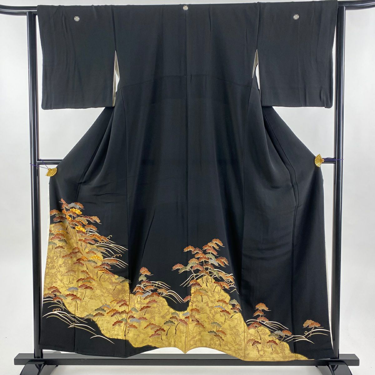 黒留袖 身丈160cm 裄丈64cm M 袷 やまと 落款あり 華文 花鳥 黒留袖 身丈160cm 裄丈64cm M 袷 やまと 落款あり 華文 花鳥