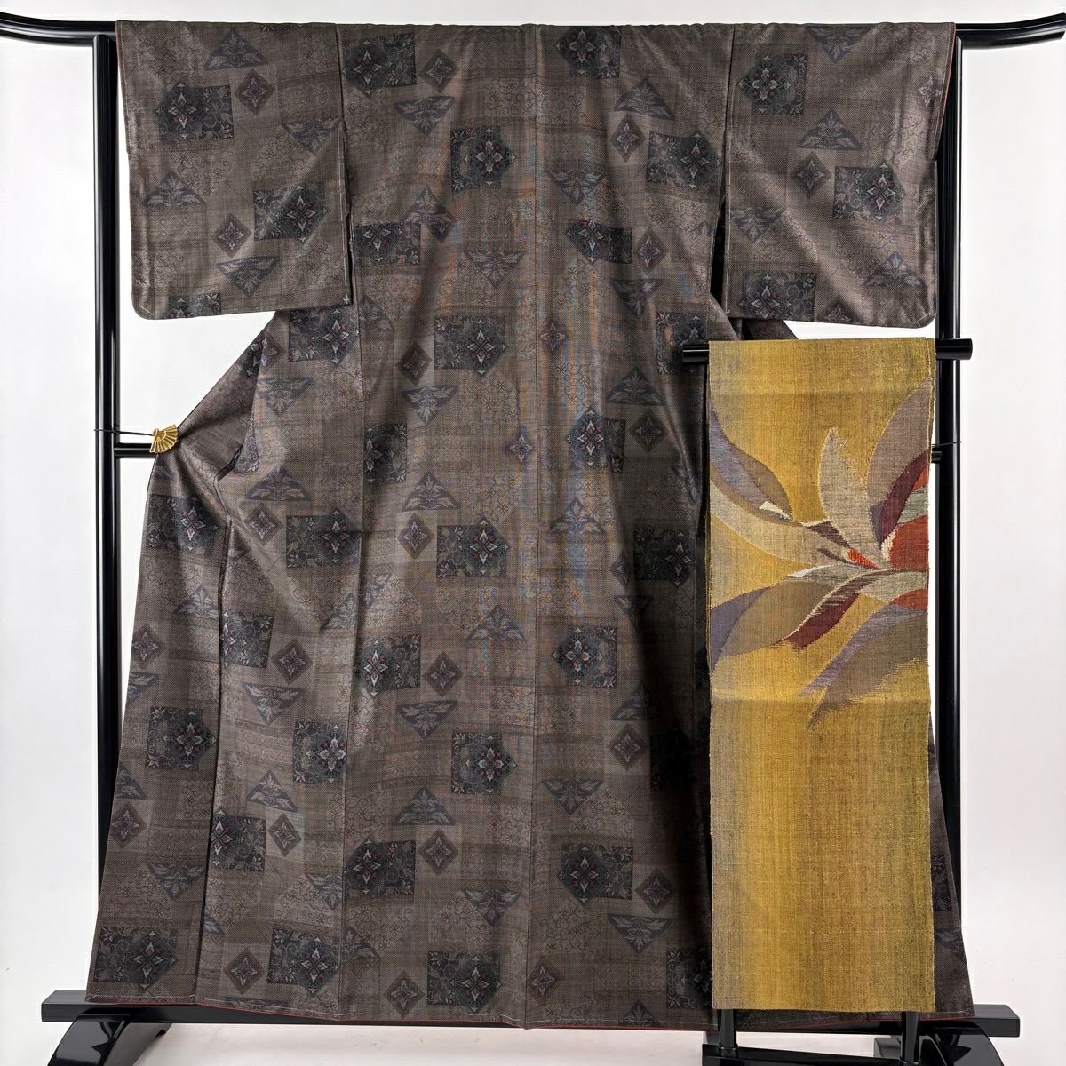 美品】 紬 身丈167.5cm 裄丈68cm L 袷 名古屋帯セット 草花 墨色 正絹