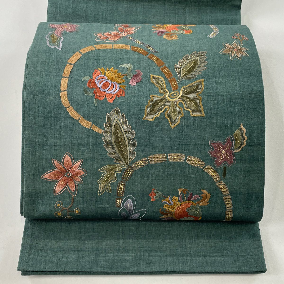 袋帯 名品 夏帯 草花 動物 相良刺繍 白 お太鼓柄 正絹｜中古