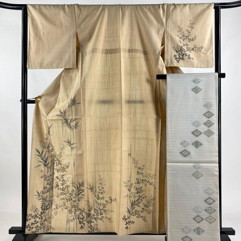 リサイクル着物】紬 正絹 身丈152cm 裄丈62cm 桃尻色（ももじり
