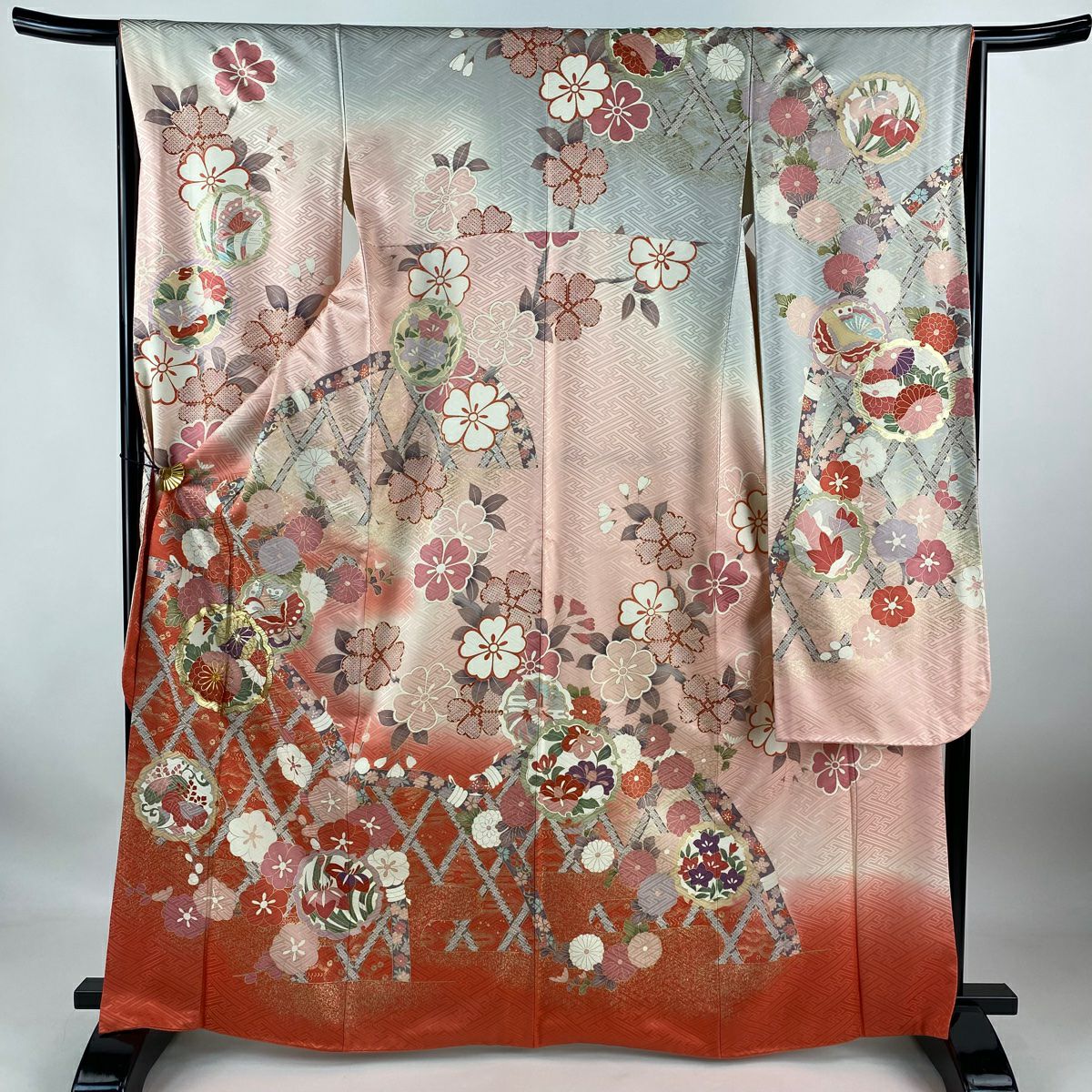 振袖 身丈162cm 裄丈68.5cm L 袷 やまと 雪輪 桜 金糸 金彩 ピンク 正絹 美品 名品｜中古・古着・リサイクル着物通販｜バイセル  オンライン