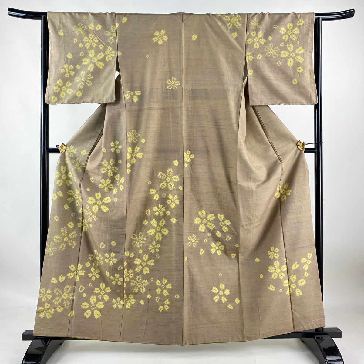 訪問着 身丈161cm 裄丈65cm M 袷 紬地 草花 刺繍 薄茶色 正絹 秀品|中古・古着・リサイクル着物通販|バイセル オンライン