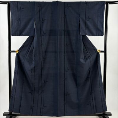 着物　黒系　墨色　本塩沢紬　証紙あり　身丈165cm しつけ付き 紬 身丈159cm 裄丈63.5cm S 単衣 塩沢つむぎ 証紙あり 竹 亀甲絣 濃紺