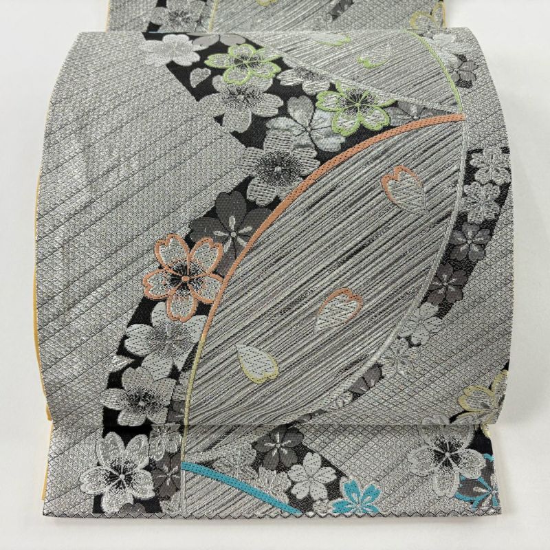 美品】 袋帯 秀品 桜 桜の花びら 銀糸 箔 黒 六通 正絹｜中古・古着