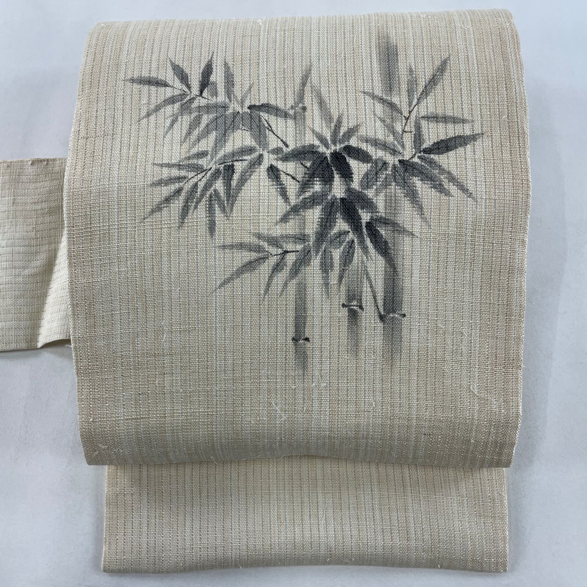 名古屋帯 逸品 塩瀬 ブーツ サンタクロース 金彩 クリーム 正絹 名古屋帯 逸品 塩瀬 ブーツ サンタクロース 金彩 クリーム 正絹