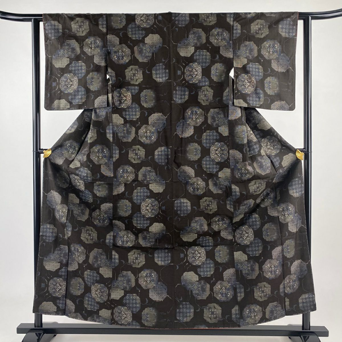 大島紬 身丈158.5cm 裄丈63.5cm S 袷 純泥染 証紙あり 草花 焦茶色