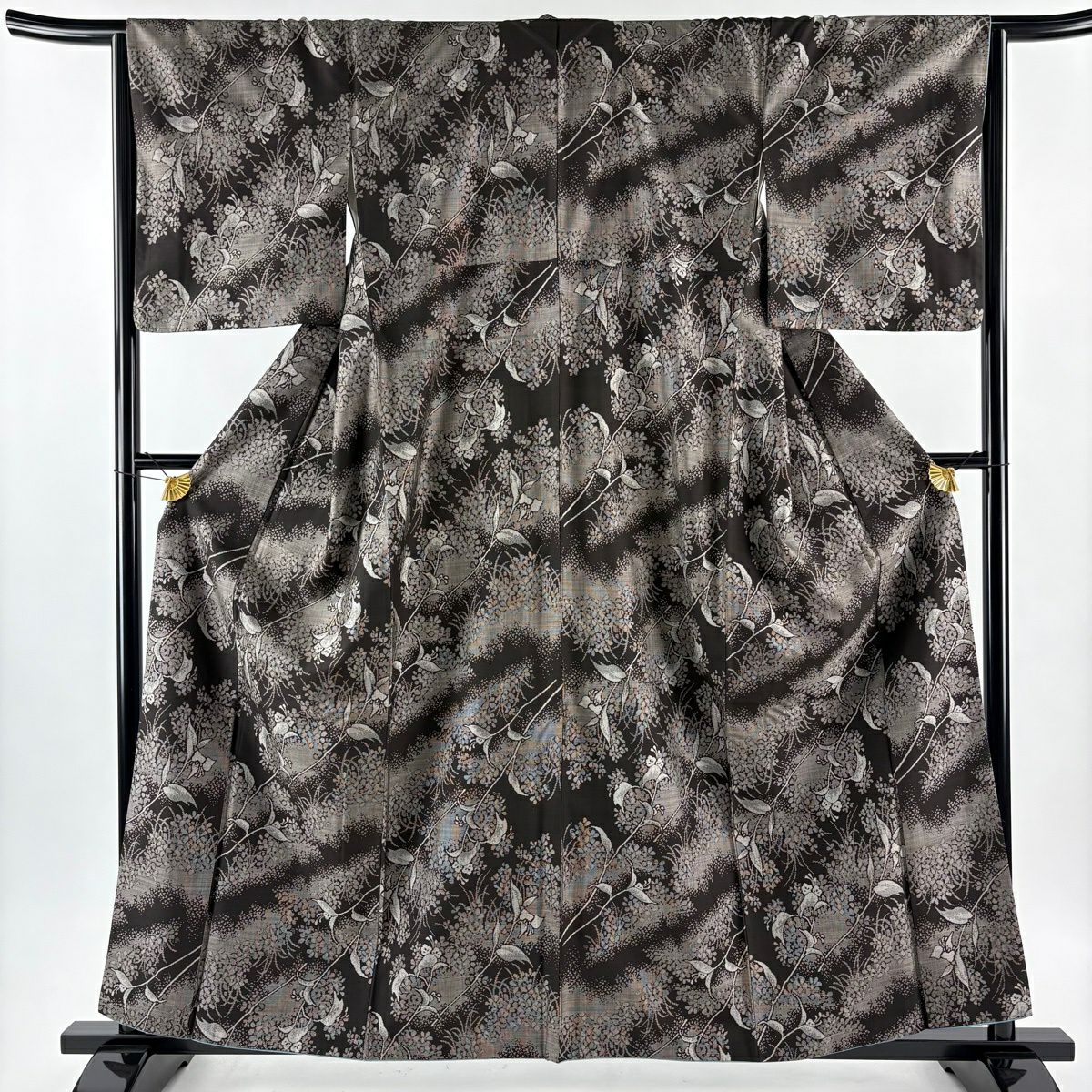 美品】 紬 身丈166cm 裄丈67cm M 袷 色紙 草花 焦茶色 正絹 秀品｜中古