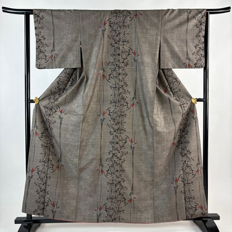 紬 身丈161cm 裄丈63cm S 袷 草花 シルエット 焦茶色 正絹 秀品｜中古