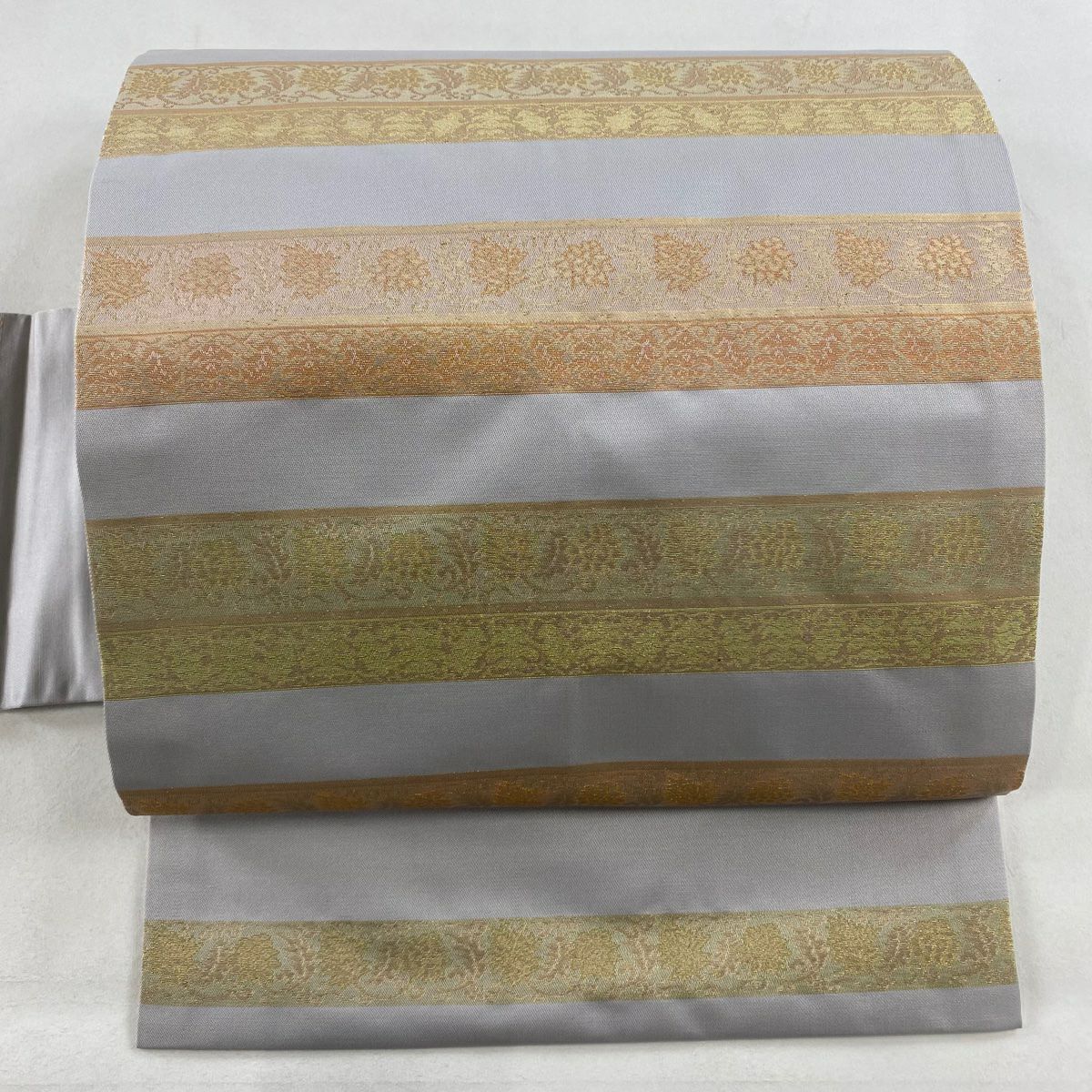 袋帯 美品 逸品 花唐草 刺繍 金糸 金色 お太鼓柄 正絹|中古 袋帯 美品 逸品 花唐草 刺繍 金糸 金色 お太鼓柄 正絹|中古