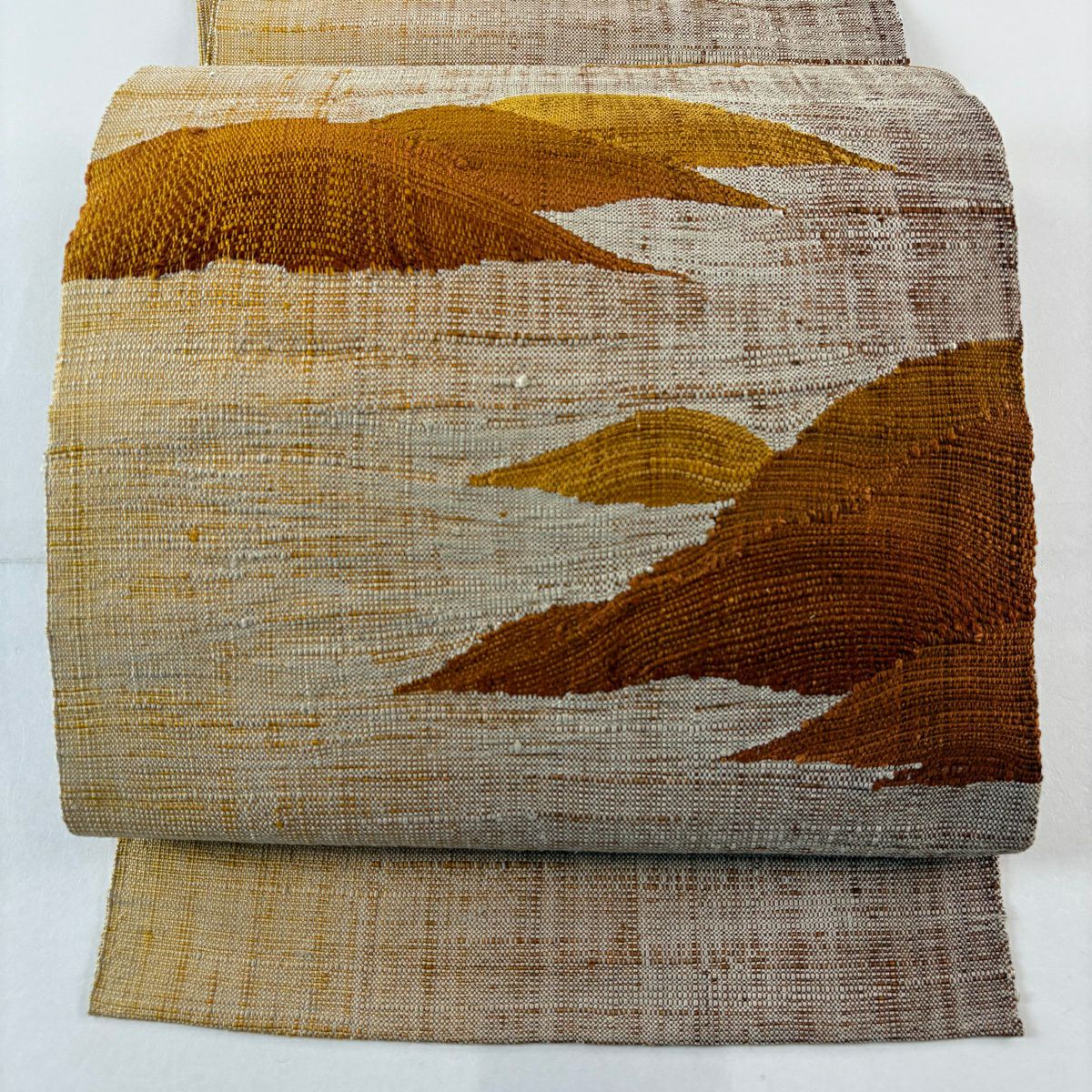 珍柄！ 美品 名古屋帯 紬地 柿渋染 焦げ茶 単衣 松葉仕立て 長さ3m46cm 美品】 名古屋帯 優品 紬地 八寸名古屋帯 松葉仕立て 山並み 薄