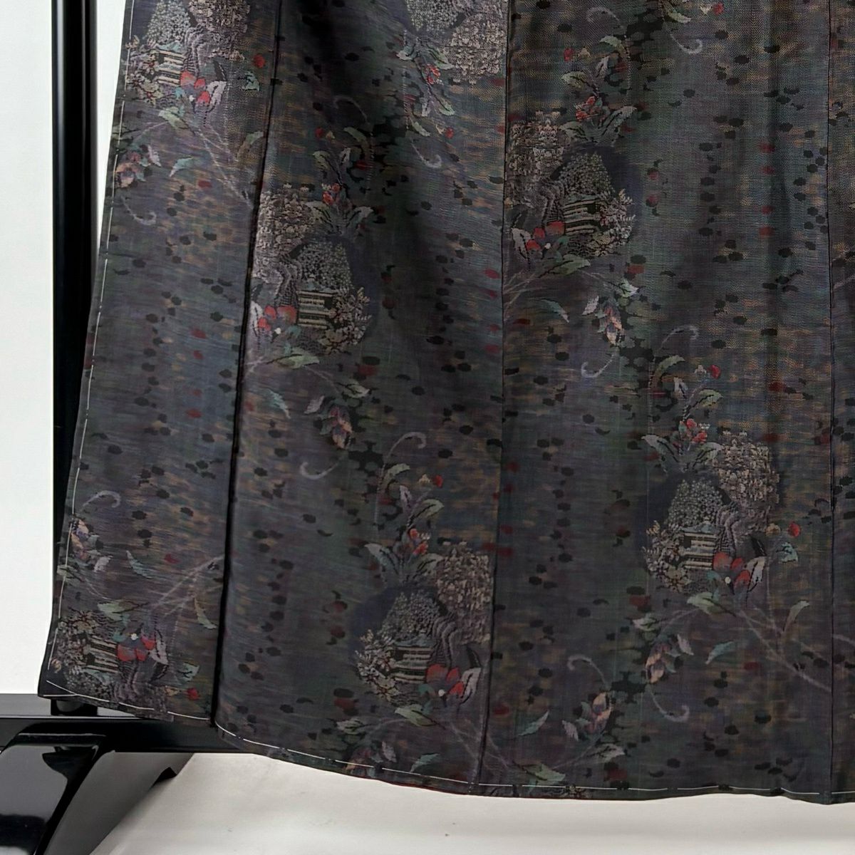 美品】 紬 身丈162cm 裄丈66cm M 袷 建物 草花 茶紫 正絹 名品｜中古