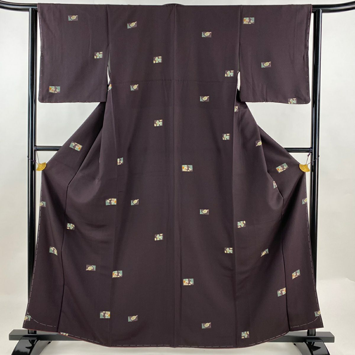 小紋 身丈159cm 裄丈67.5cm L 袷 桜 梅 刺繍 濃紫 正絹 秀品 小紋 身丈159cm 裄丈67.5cm L 袷 桜 梅 刺繍 濃紫 正絹 秀品