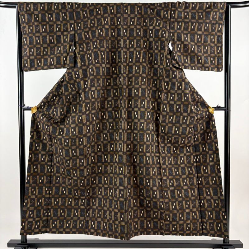 紬 身丈163.5cm 裄丈64cm M 袷 縦縞 菱 薄茶色 正絹 名品｜中古