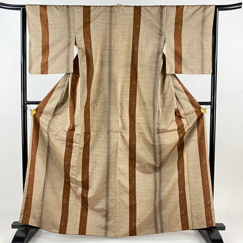 格安SALEスタート！ 裄丈64cm 身丈163.5cm 紬 M 名品｜中古 正絹 薄茶色 菱 縦縞 袷 着物・浴衣