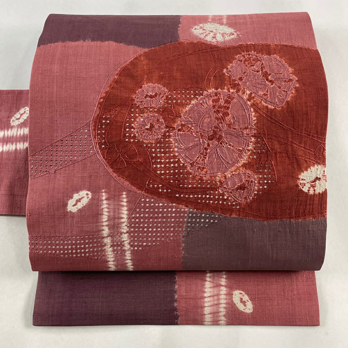 名古屋帯 美品 秀品 紬地 草花 霞 刺繍 薄ピンク 正絹｜中古