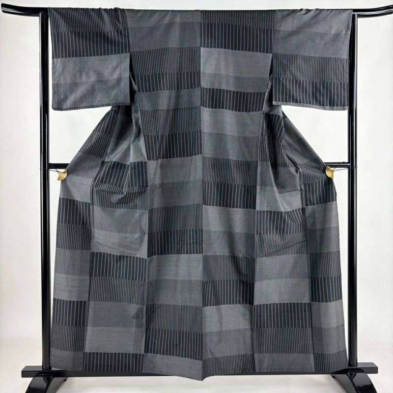 紬 身丈158cm 裄丈64cm M 単衣 横段 縞 墨色 正絹 美品 秀品