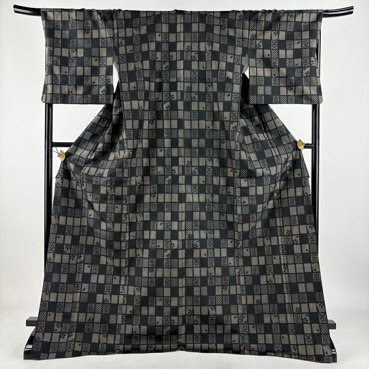 美品 牛首紬 柳色 ぼかし 身丈161.5cm 裄丈67cm 縫いの一つ紋 正絹 美品 牛首紬 柳色 ぼかし 身丈161.5cm 裄丈67cm 縫いの一つ紋 正絹