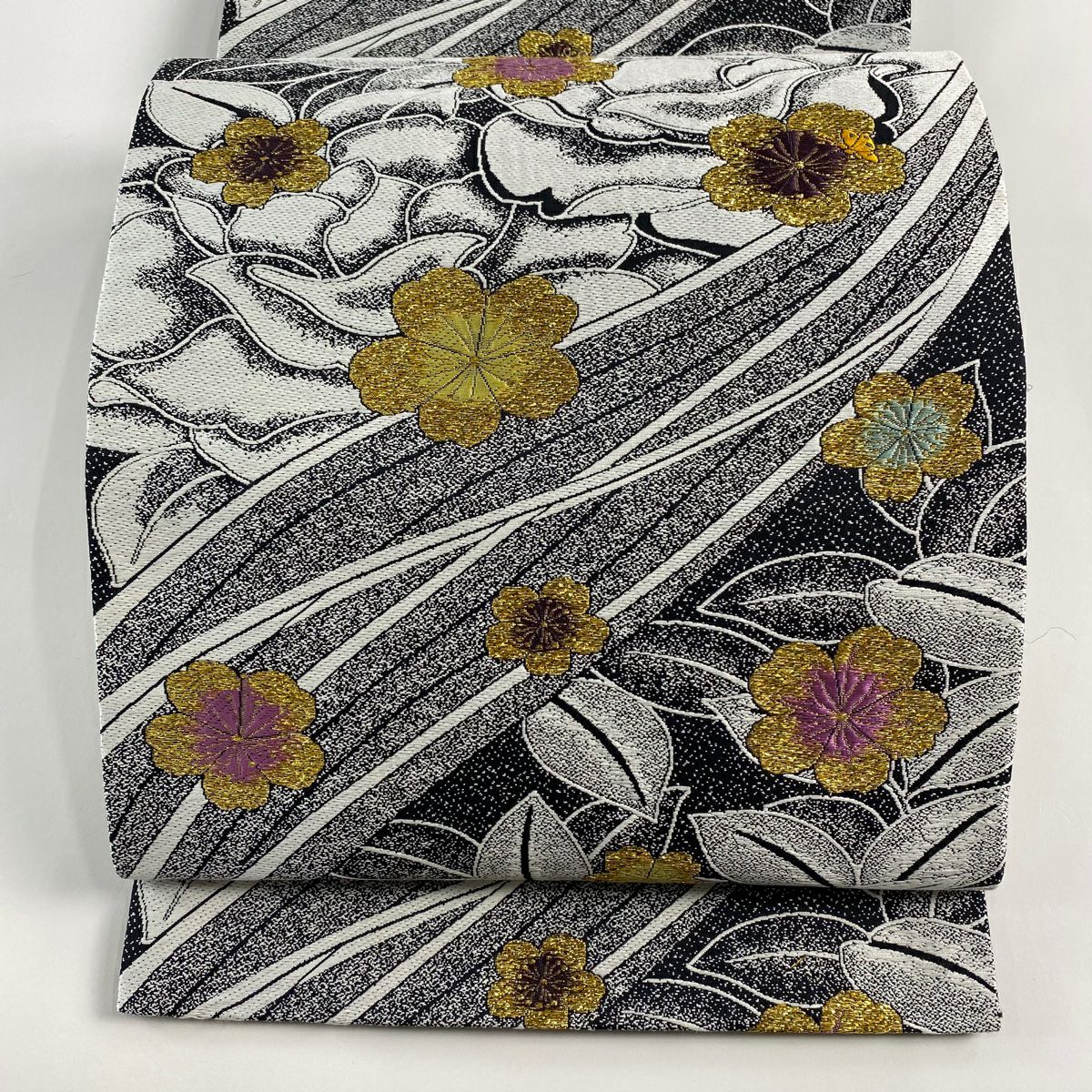 50%OFF 【美品】 袋帯 秀品 草木染 草花 蝶 箔 金糸 黒灰 六通 正絹