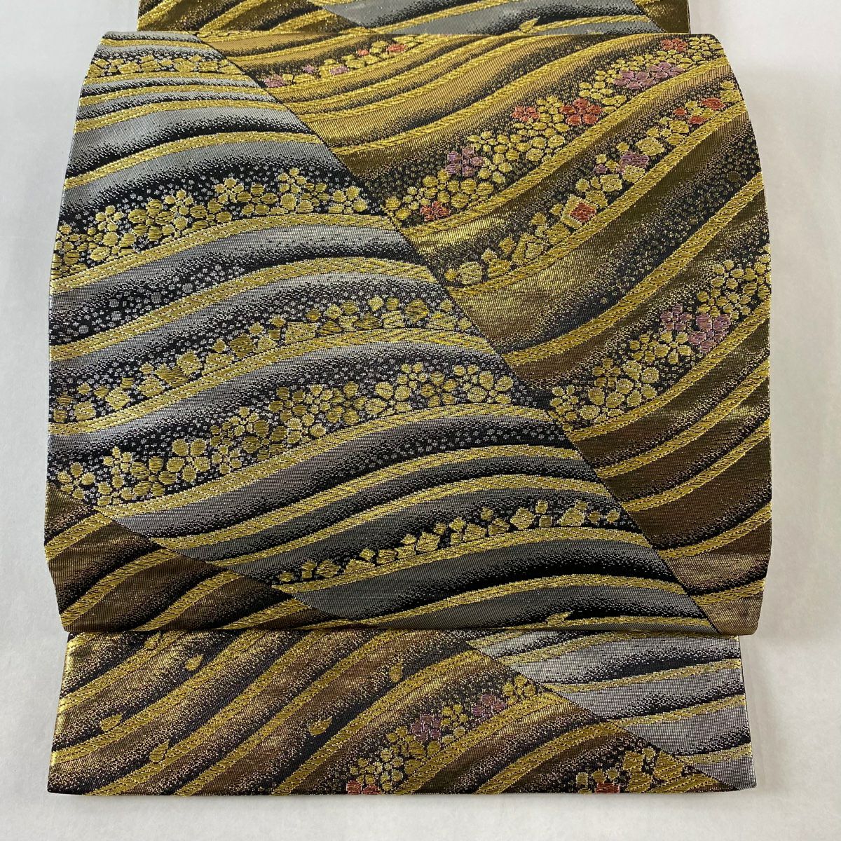 袋帯 美品 秀品 菊 波頭 箔 金糸 薄緑 六通 正絹 【中古】 袋帯