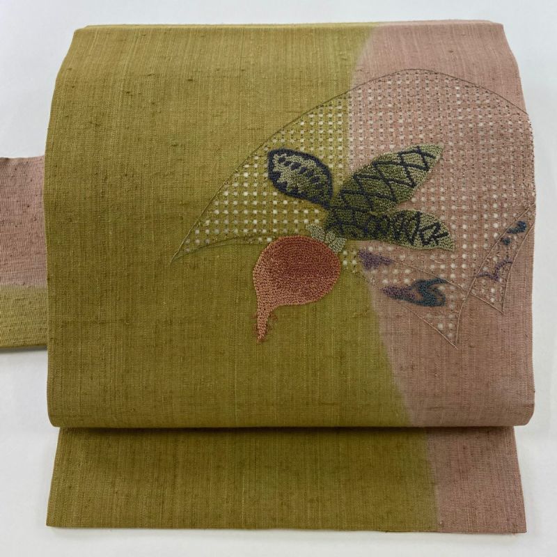 名古屋帯 美品 秀品 紬地 蕪 幾何学 刺繍 よもぎ色 正絹｜中古