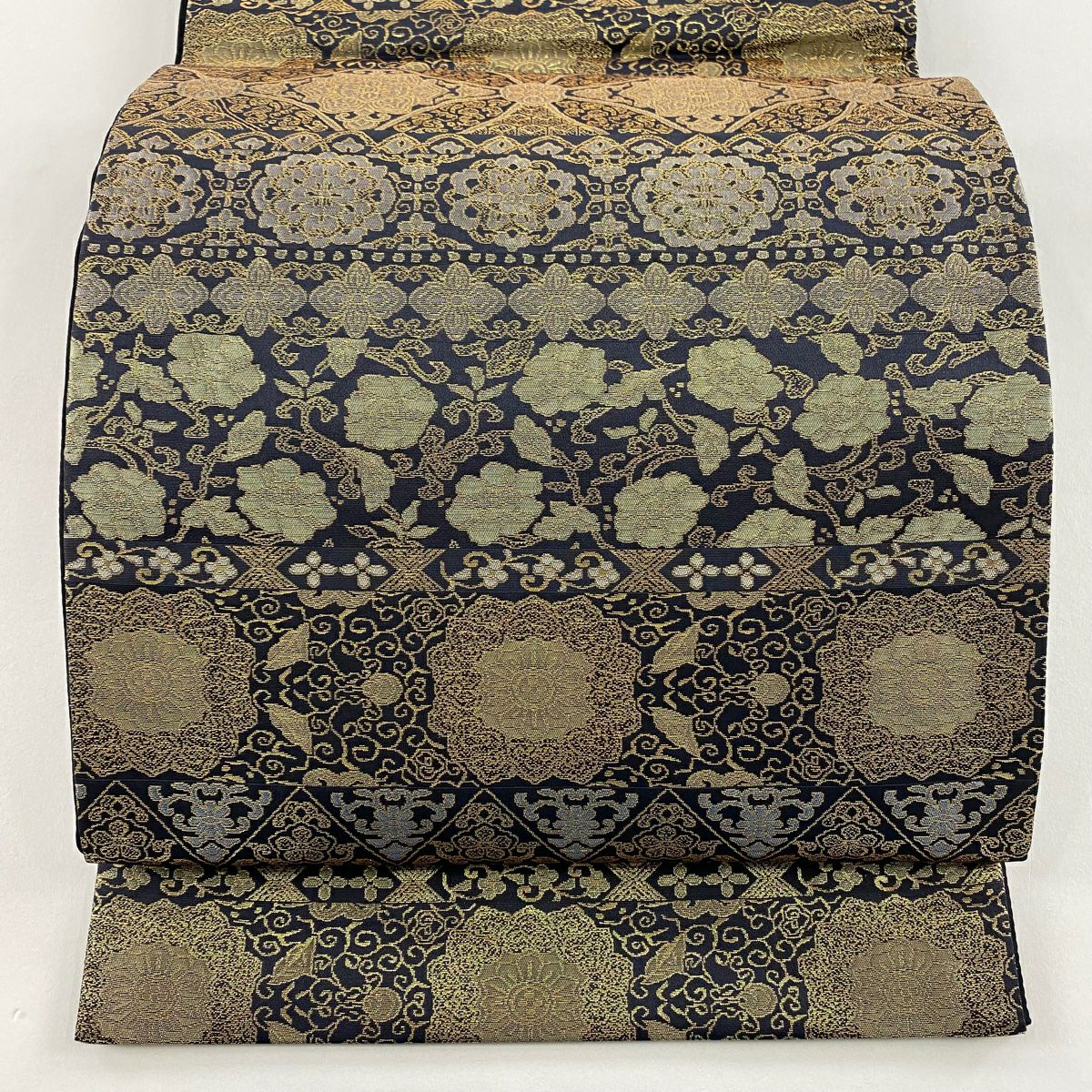 袋帯 名品 新小石丸 華文 草花 箔 金糸 黒 六通 正絹｜中古・古着