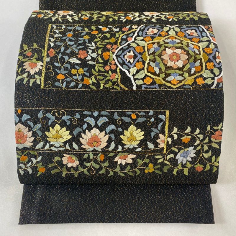 袋帯 美品 逸品 華文 刺繍 金糸 黒 お太鼓柄 正絹｜中古・古着