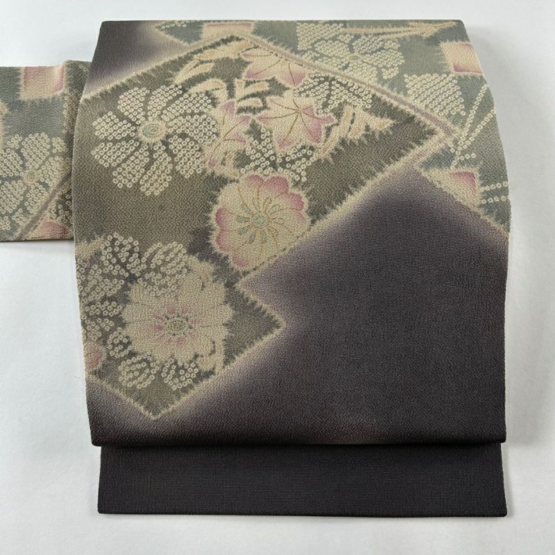 名古屋帯 名品 鈴乃屋 椿 金彩 縮緬 黒 正絹 【中古】（名古屋帯