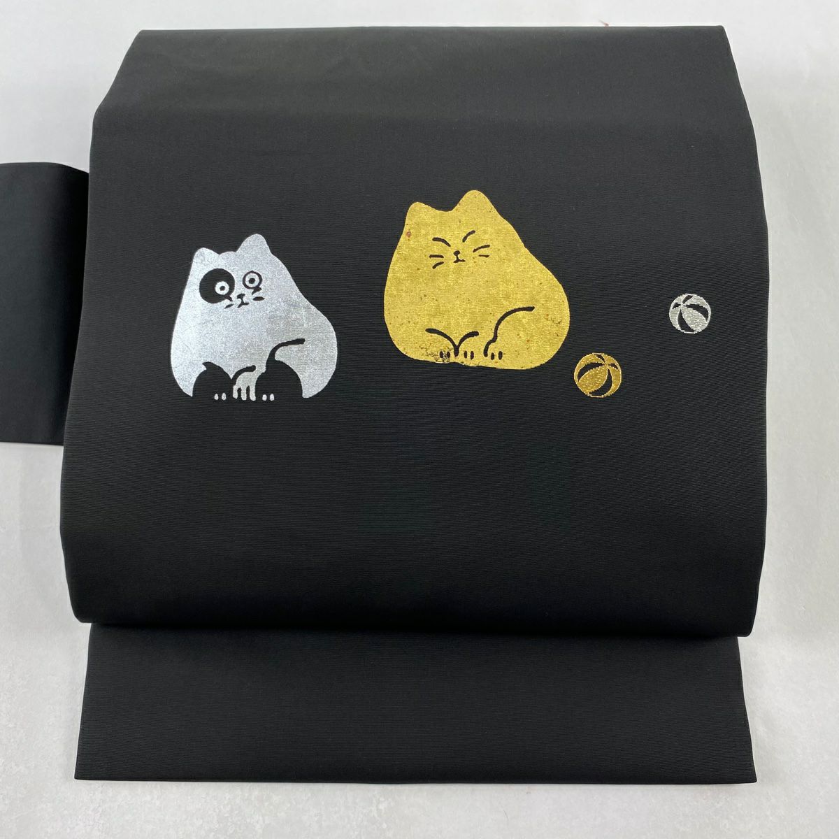 在庫一掃】 名古屋帯 逸品 猫 鞠 金銀彩 箔 黒 正絹｜中古・古着 