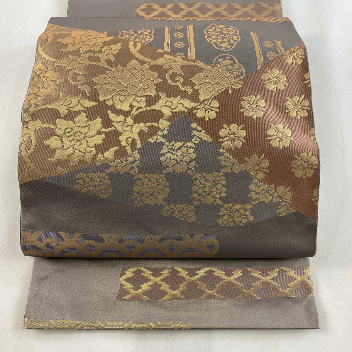 袋帯 逸品 花菱 花唐草 黒っぽかっ 金銀糸 薄オレンジ お太鼓柄 正絹 【中古】