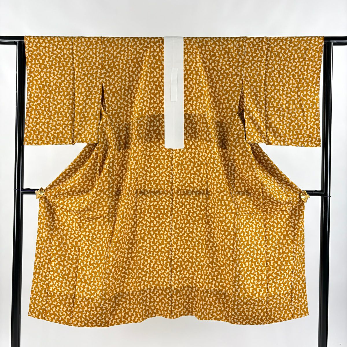 長襦袢 身丈126.5cm 裄丈66cm M うさぎ 幾何学 絞り 黄土色 正絹 秀品