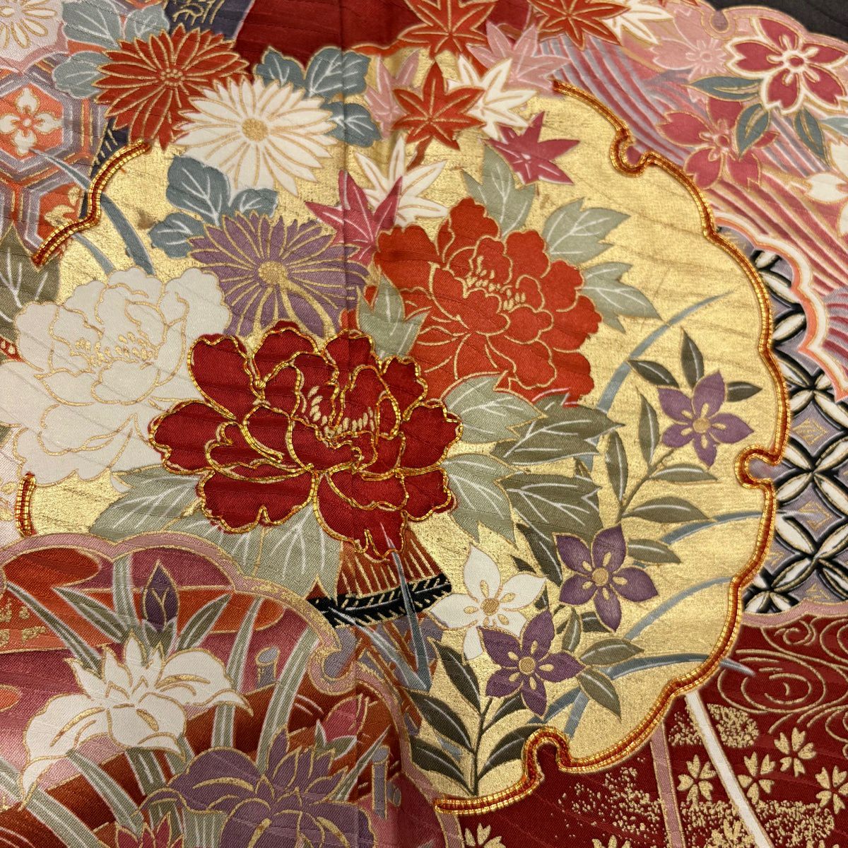 振袖 身丈160cm 裄丈67cm M 袷 雪輪 草花 金糸 金彩 墨色 正絹 秀品