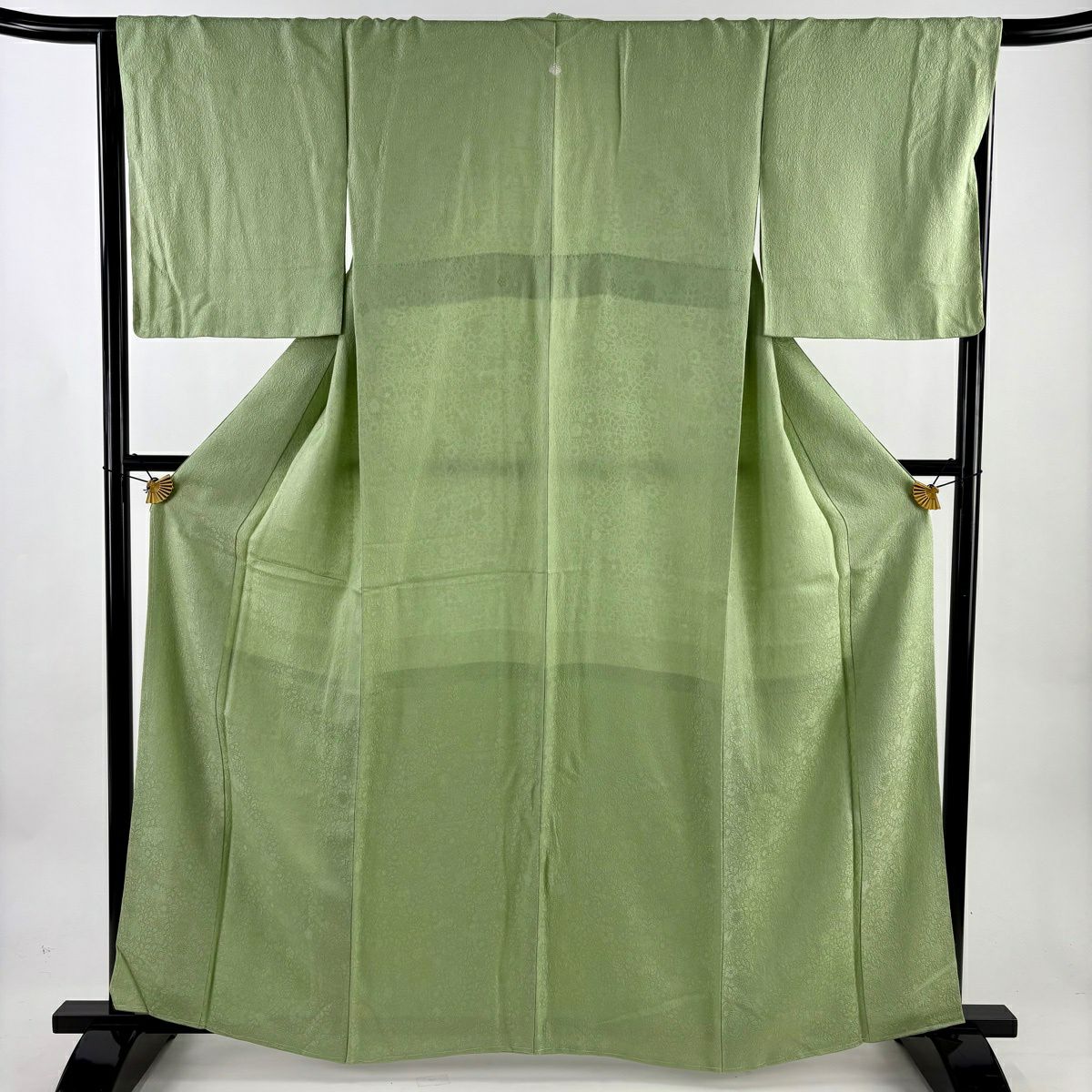 美品】 色無地 身丈162.5cm 裄丈65.5cm M 袷 地紋 薄緑 正絹 秀品 一つ