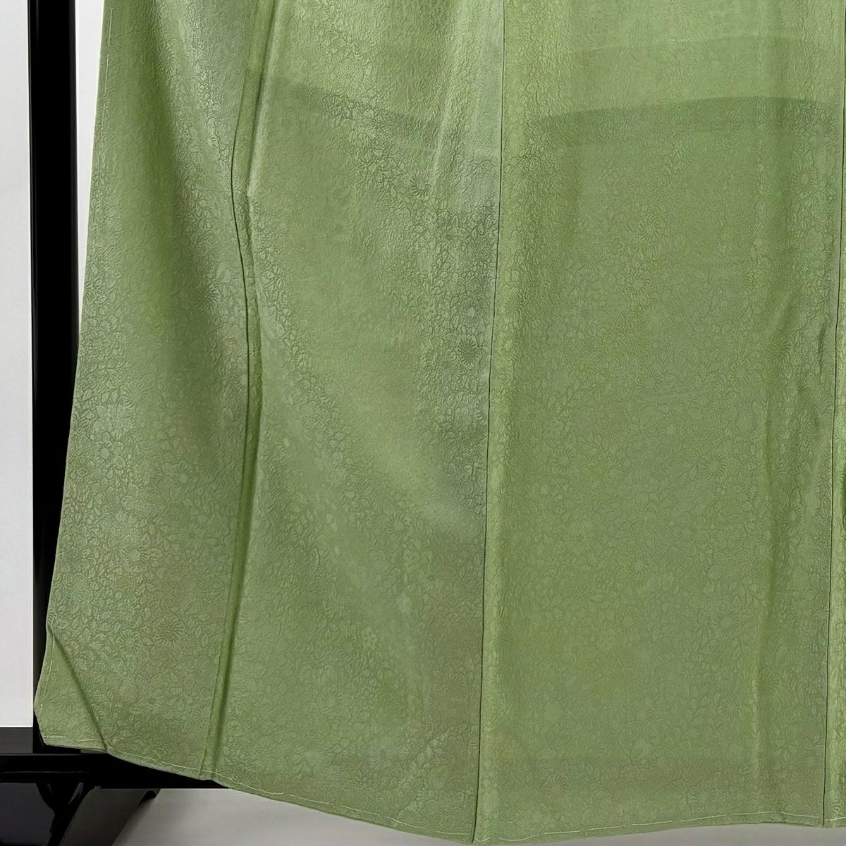 美品】 色無地 身丈162.5cm 裄丈65.5cm M 袷 地紋 薄緑 正絹 秀品 一つ