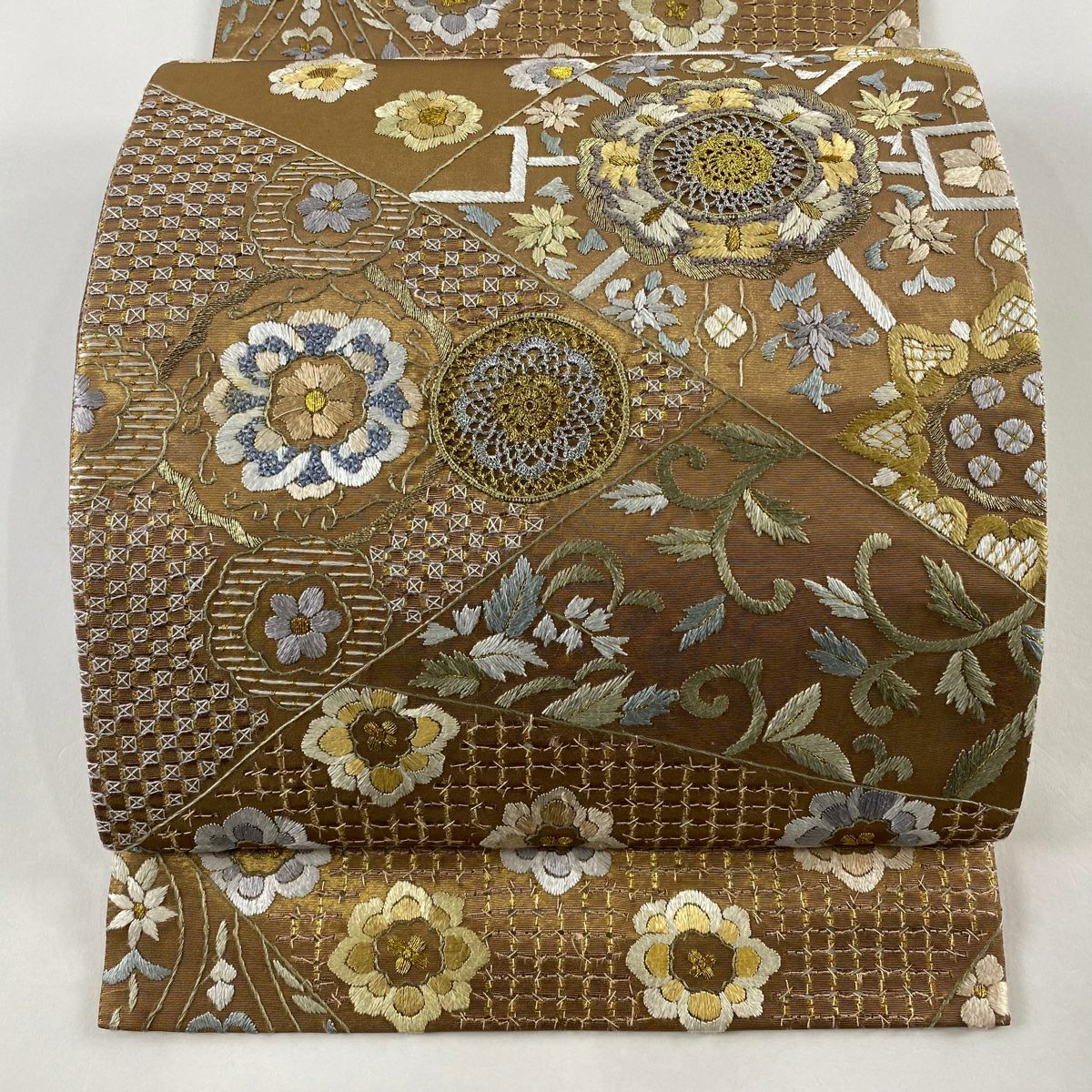 袋帯 美品 逸品 華文 草花 金銀糸 刺繍 金色 六通 正絹｜中古・古着・リサイクル着物通販｜バイセル オンライン