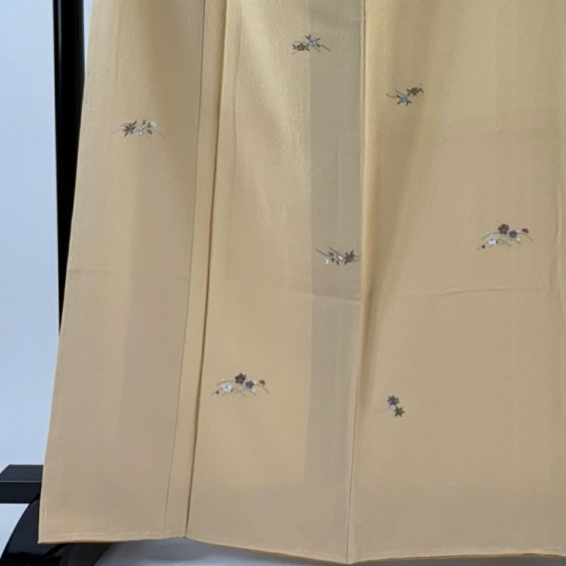 しつけ糸付美品✨袷小紋粋な横縞模様　身丈肩162裄65.5 気軽に着れます 小紋 身丈164.5cm 裄丈66.5cm M 袷 紬地 幾何学 縦縞 焦茶色