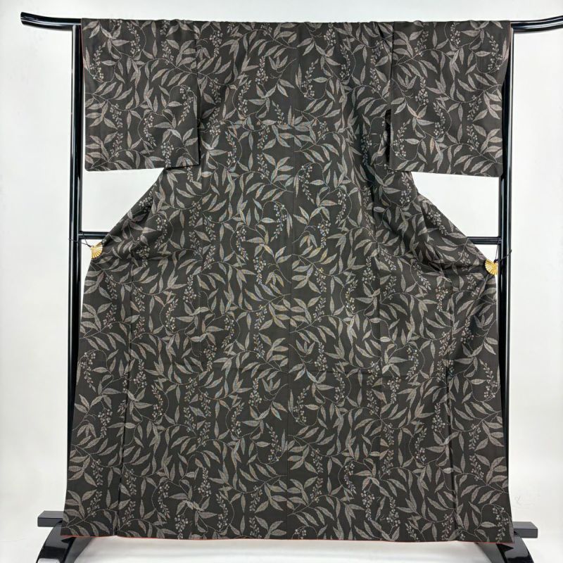 紬 身丈164cm 裄丈65.5cm M 袷 葉 実 焦茶色 正絹 秀品｜中古