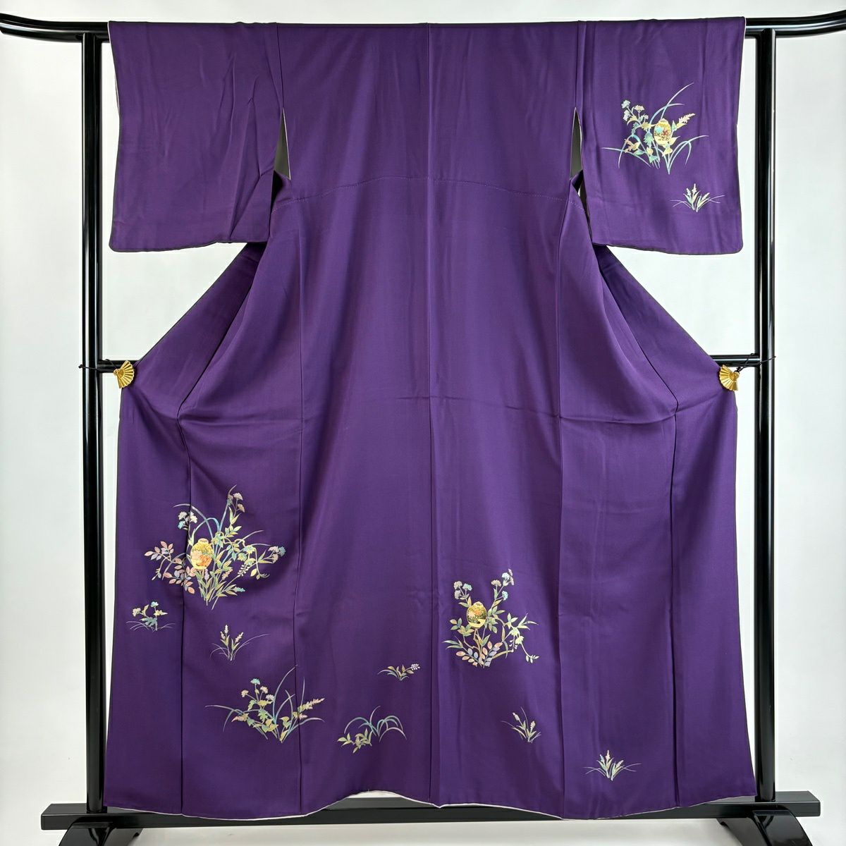 付下げ 身丈157cm 裄丈62cm S 袷 鈴乃屋 器物 草花 金銀彩 紫 正絹 秀