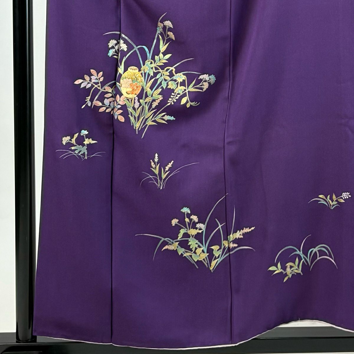 付下げ 身丈157cm 裄丈62cm S 袷 鈴乃屋 器物 草花 金銀彩 紫 正絹 秀