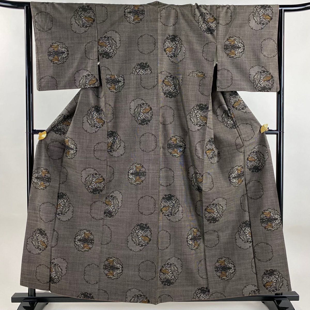 小石丸無地紬 紋付き 丈168cm 中古【匿名発送】TU-08 小石丸無地紬 紋付き 丈168cm 中古【匿名発送】TU-08